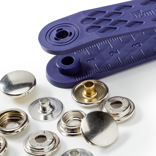 PRYM Knoflík stiskací "Sport & Camping" 15 mm - stříbrný